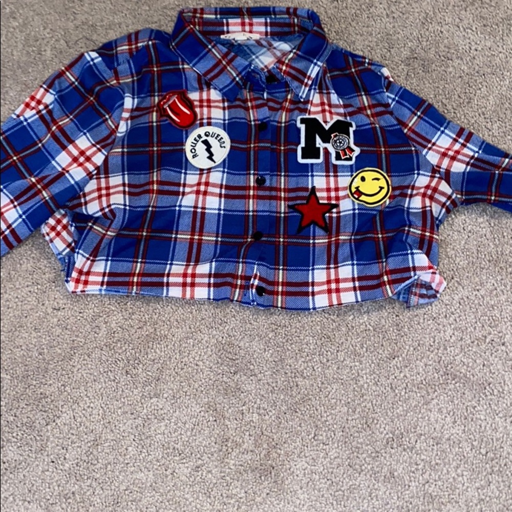 Super cute cropped flannel!